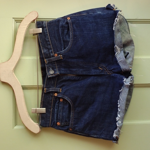 Women's Levi's 505 30/33 cut off dark wash denim music festival shorts
